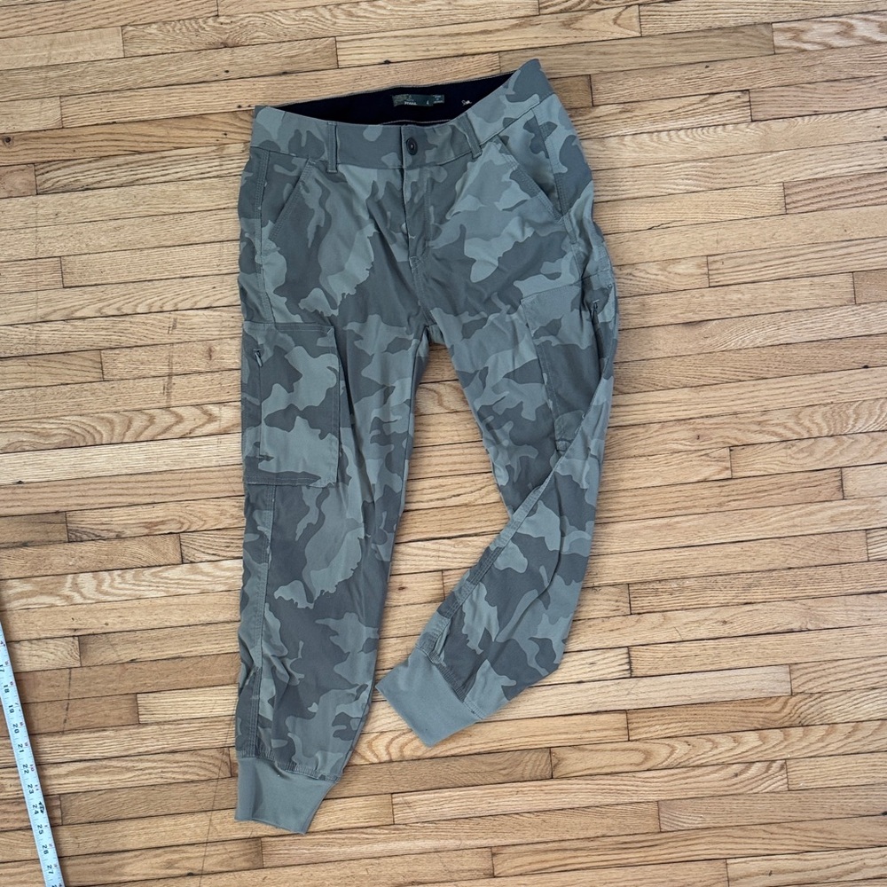 Women’s Prana Camouflage Cargo Pants - cropped
